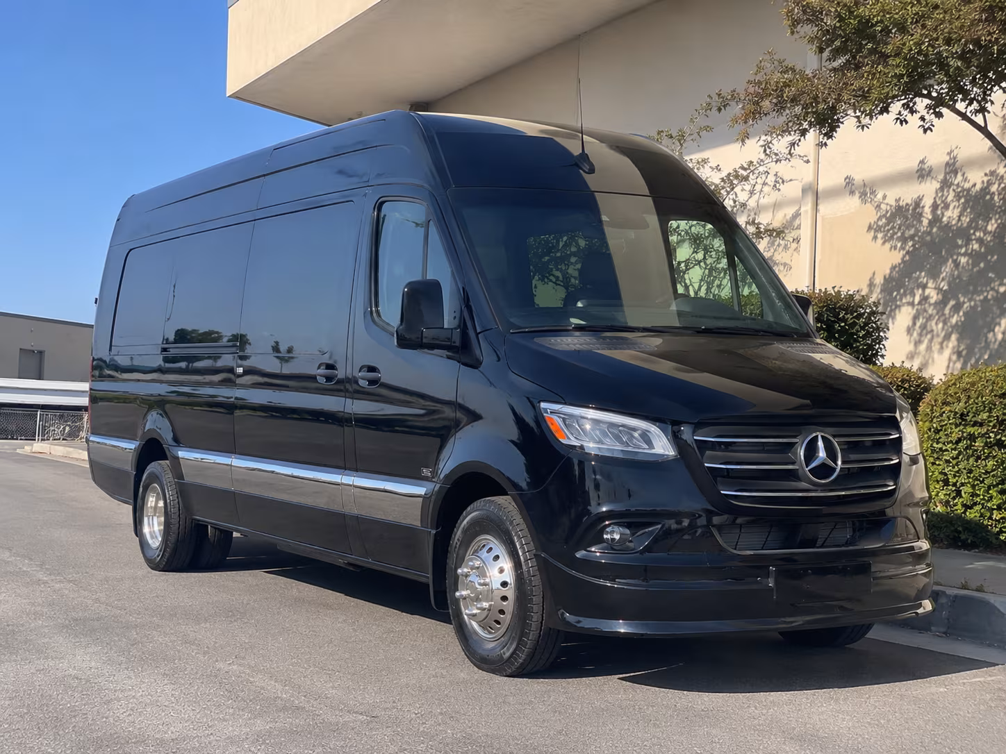 Glendale Airport Shuttle & Transportation party bus exterior
