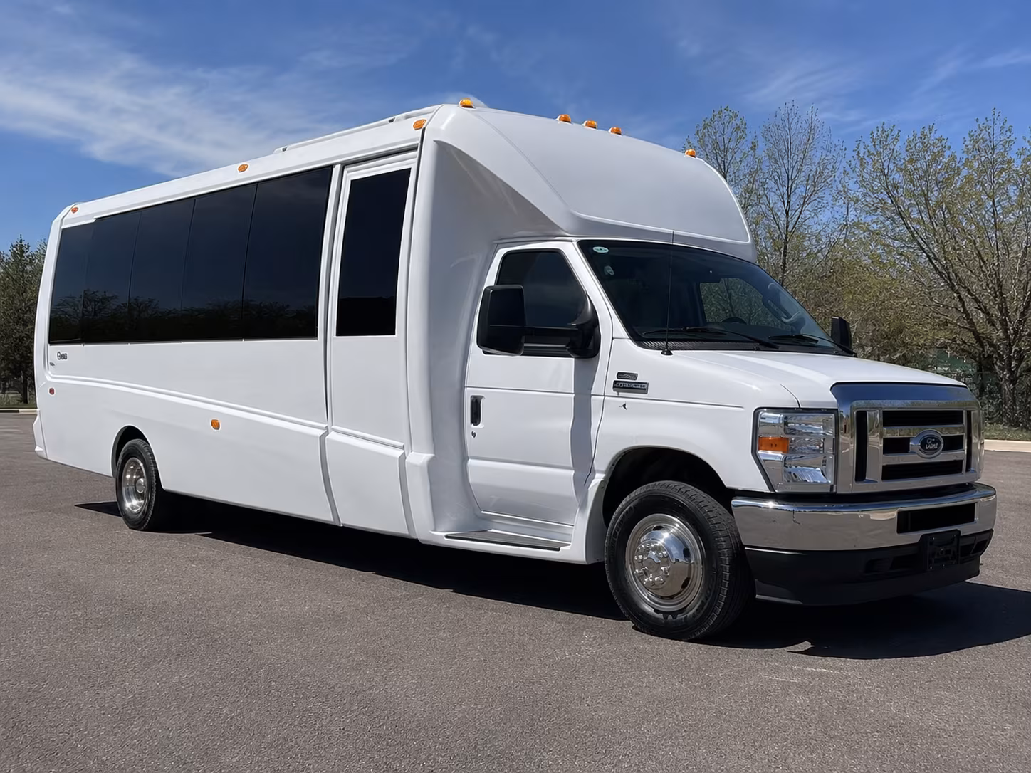 Glendale Winery Tour & Pub Crawl Transportation party bus exterior